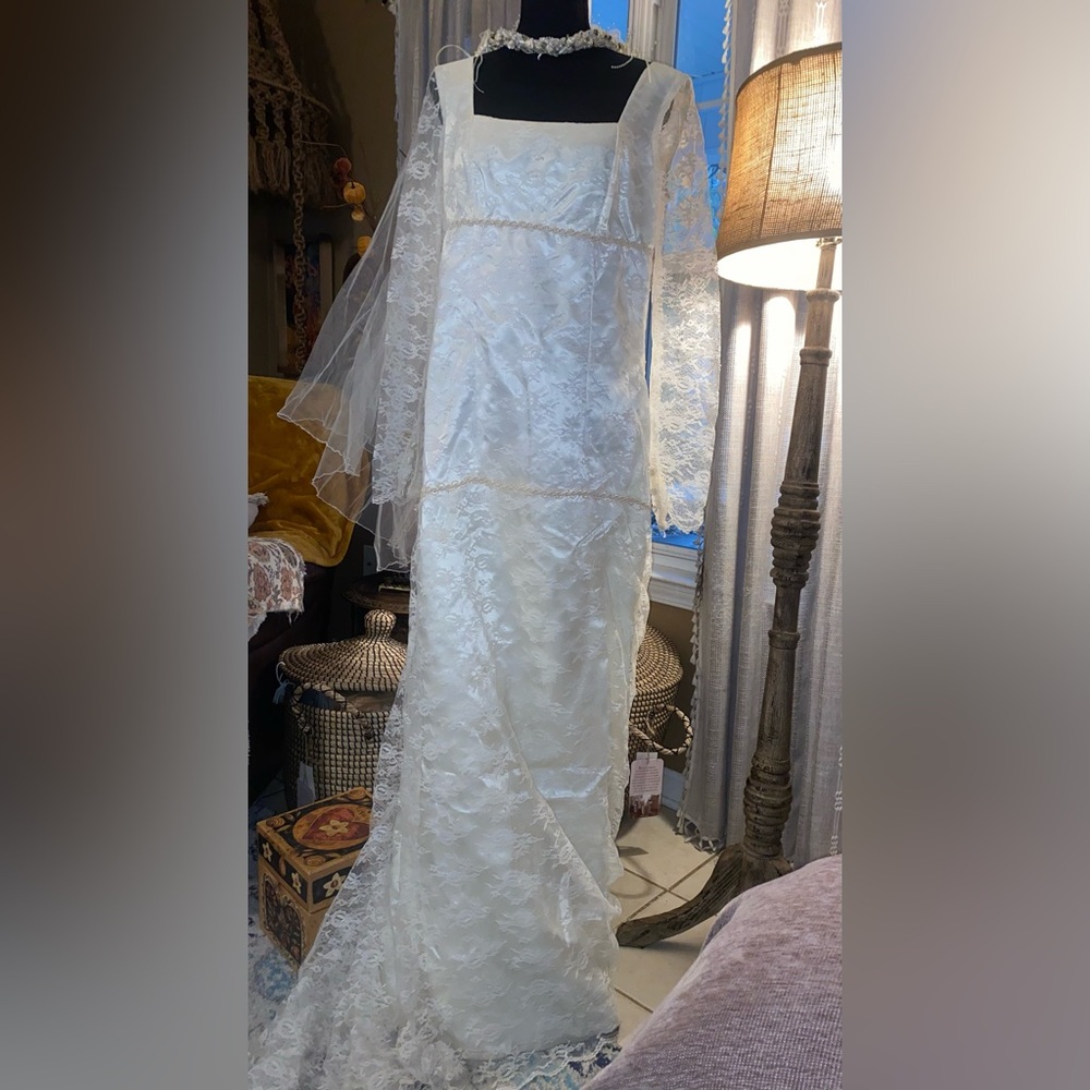 Elegant White Lace Vintage 60’s Wedding Gown